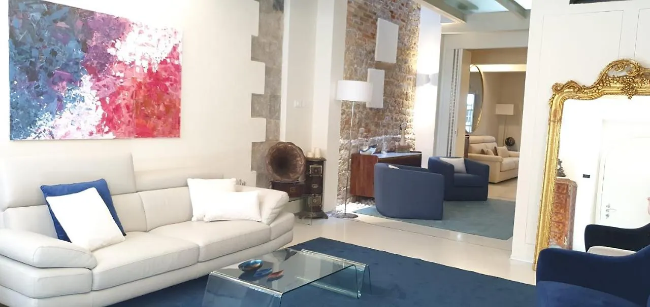 Luxury Tower House By Arno River In Pisa