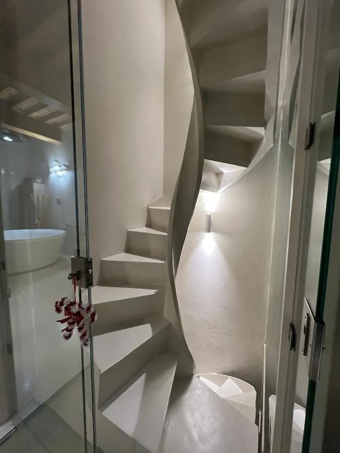Luxury Tower House By Arno River In Pisa